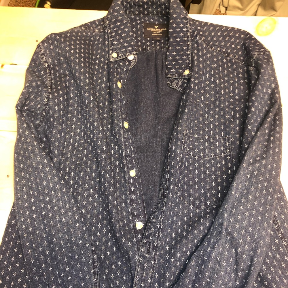 AMERICAN EAGLE BUTTON UP